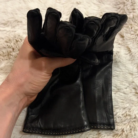 Coach Y2K Black Vintage Buttery Soft Leather Gloves ✨ Silver Logo Button Detail - Picture 6 of 9